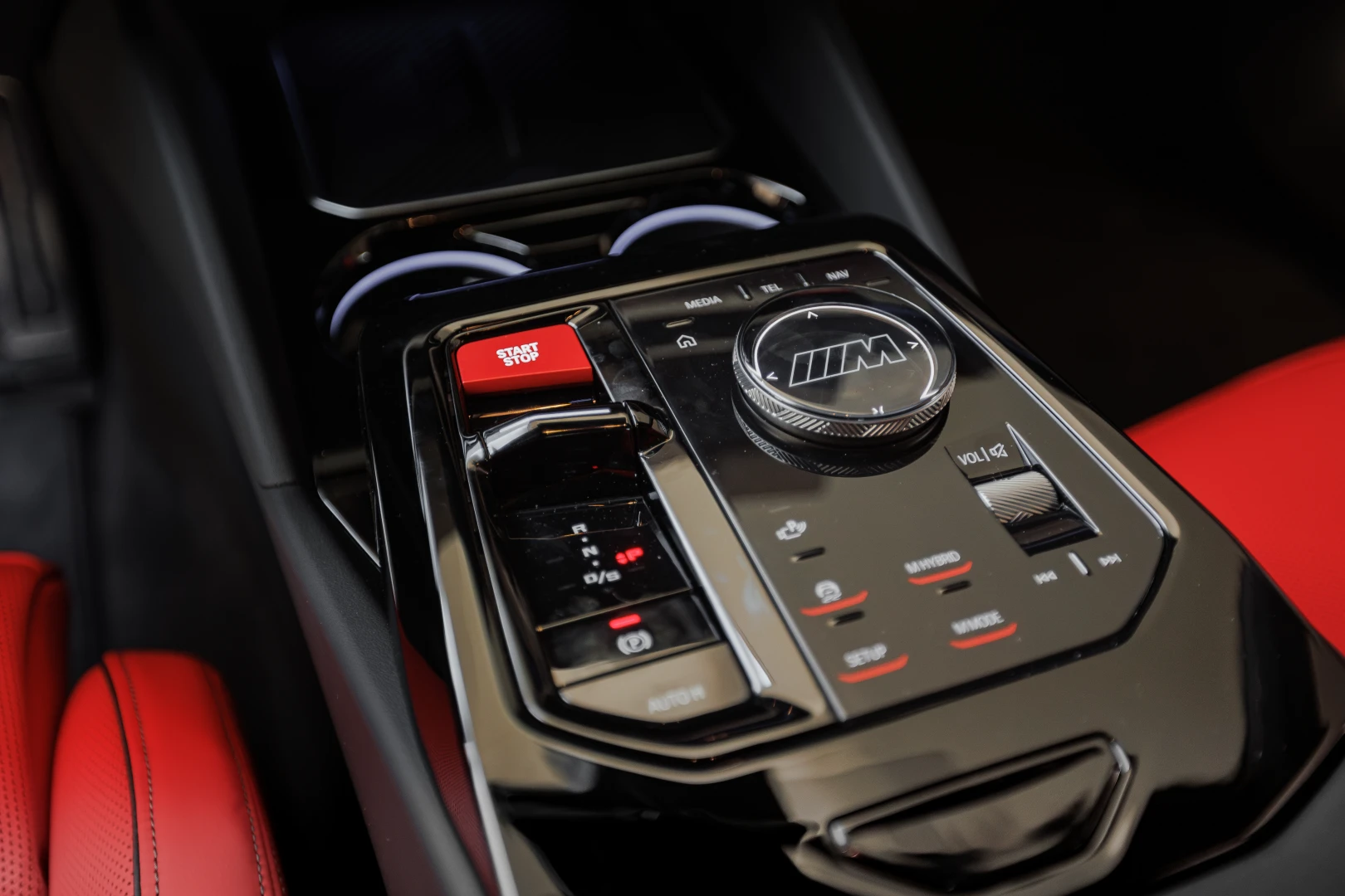 BMW M5 2024 - Sedan Car thumbnail NaN